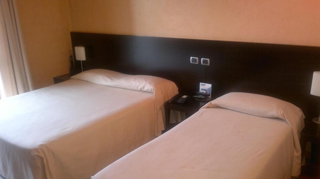 Hotel Aleramo Асти Стая снимка
